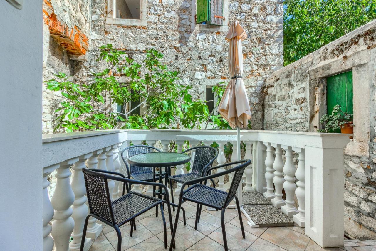 Old Stone House St Lawrence In The Heart Of Sibenik'S Old Town Apartman Kültér fotó